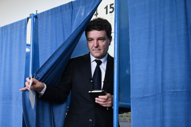 presidential-candidate-nicusor-dan-exits-a-voting-cabin-before-casting-his-vote-in-the-second-round-of-the-countrys-presidential-election-redo-in-fagaras-romania-sunday-may-18-2025-ap-photoale