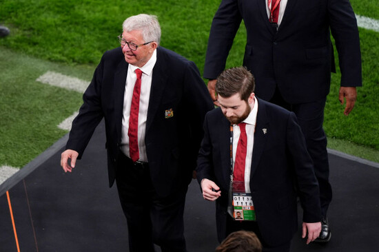 sir-alex-ferguson-left-ahead-of-the-uefa-europa-league-final-at-the-estadio-de-san-mames-bilbao-spain-picture-date-wednesday-may-21-2025