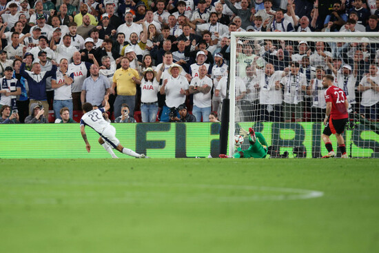 bilbao-spain-21st-may-2025-brennan-johnson-of-tottenham-hotspur-wheels-away-in-celebration-of-his-sides-first-goal-as-luke-shaw-and-andre-onana-of-manchester-united-look-on-during-the-uefa-europa