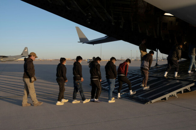 el-paso-united-states-23-january-2025-u-s-customs-and-border-protection-agents-guide-undocumented-migrants-on-to-a-u-s-air-force-c-17-globemaster-iii-transport-aircraft-for-the-first-removal-flig
