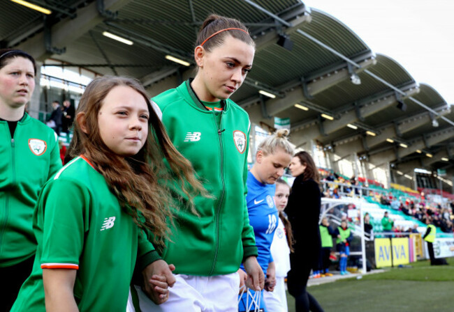 katie-mccabe-with-her-sister-lauryn