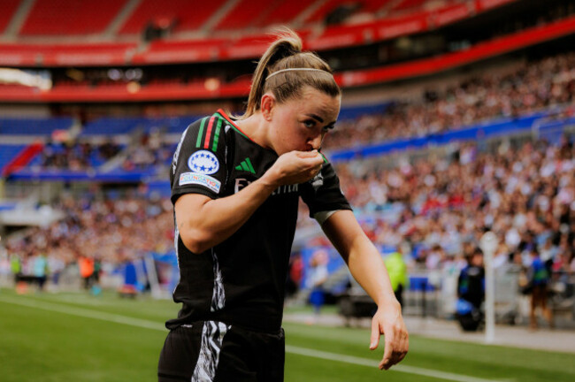 lyon-france-27th-apr-2025-lyon-france-katie-mccabe-11-arsenal-kisses-the-badge-in-front-of-ol-fans-during-the-uefa-womens-champions-league-semi-final-game-between-olympique-lyonnais-and-arsenal