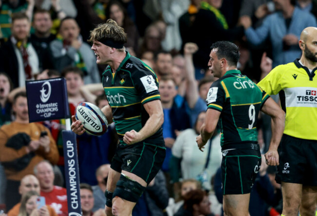 alex-coles-celebrates-a-try-with-alex-mitchell