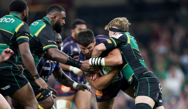 cyril-cazeaux-tackled-by-henry-pollock