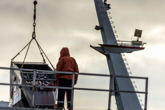 unloading-fish-from-antarctic-super-trawler-in-killybegs-county-donegal-ireland