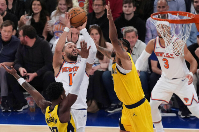 new-york-knicks-guard-jalen-brunson-11-puts-up-a-shot-against-indiana-pacers-forward-obi-toppin-1-and-guard-bennedict-mathurin-00-during-the-third-quarter-of-game-5-of-the-nba-basketball-eastern