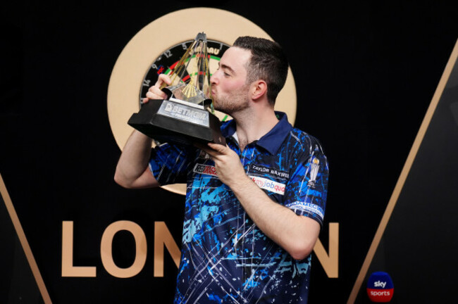 luke-humphries-celebrates-with-the-trophy-after-winning-the-final-against-luke-littler-during-the-betmgm-premier-league-play-offs-at-the-o2-london-picture-date-thursday-may-29-2025