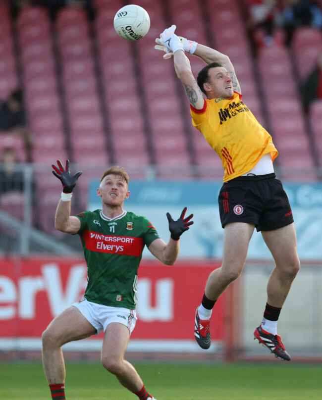 niall-morgan-drops-a-ball-which-resulted-in-darren-mchale-scoring-his-sides-first-goal