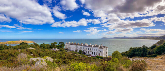 panorama-of-killiney-bay-and-surroundings-from-sorrento-park-on-a-bright-day