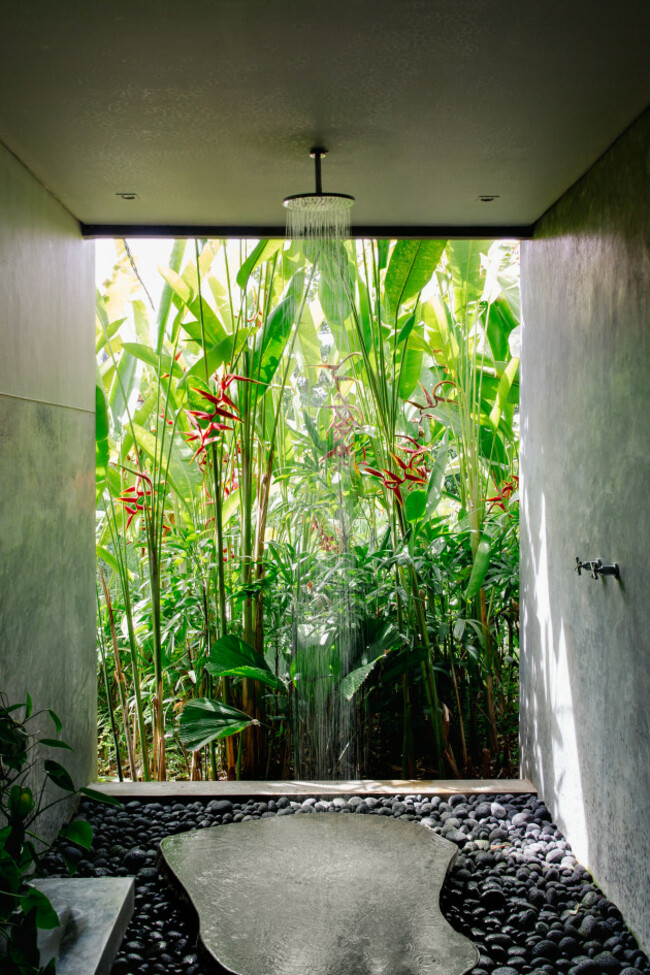 Marcello & Michela shower photograpy (c) Jade Sharkhel