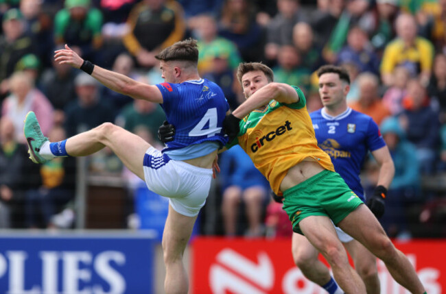 Conor Odonnell pakt Cian Reilly aan