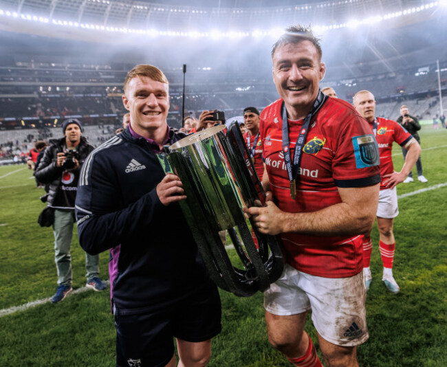 rory-scannell-and-niall-scannell-celebrate-with-the-trophy
