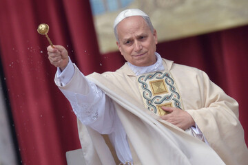 vatican-city-vatican-18th-may-2025-pope-leo-xiv-leads-a-holy-mass-for-the-beginning-of-his-pontificate-in-st-peters-square-in-the-vatican-on-sunday-may-18-2025-photo-by-stefano-spazianiupi-cr