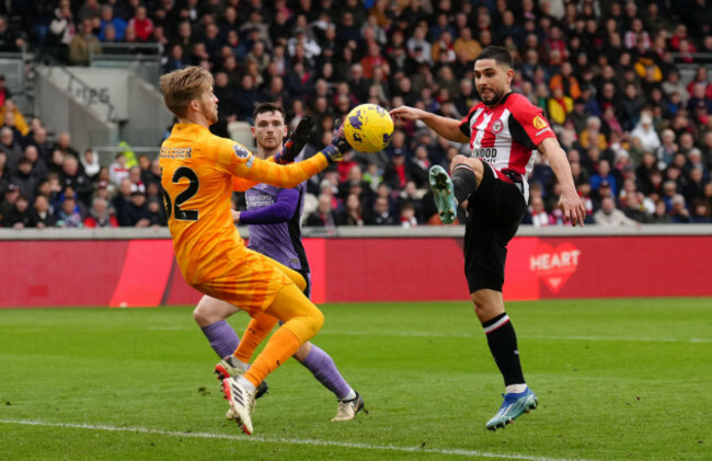 brentfords-neal-maupay-tries-to-beat-liverpool-goalkeeper-caoimhin-kelleher-during-the-premier-league-match-at-the-gtech-community-stadium-london-picture-date-saturday-february-17-2024
