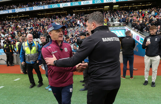micheal-donoghue-andr-derek-lyng-shake-hands-after-the-game