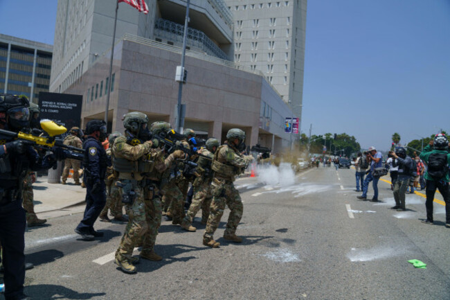 los-angeles-california-usa-8th-june-2025-members-of-the-california-national-guard-fire-tear-gas-and-rubber-bullets-at-protesters-credit-daniel-powellzuma-press-wirezuma-wirealamy-live-news