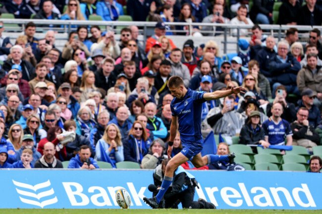 sam-prendergast-takes-a-kick