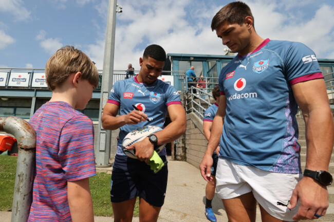keagan-johannes-and-harold-vorster-sign-autographs