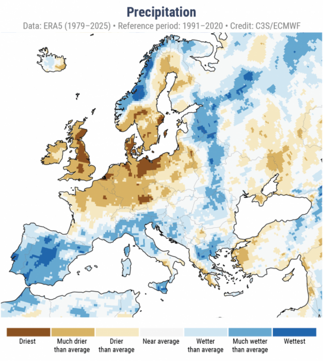 C3S_PR_202505_Fig3_maps_anomalies_and_extremes_hydro_europe (1)
