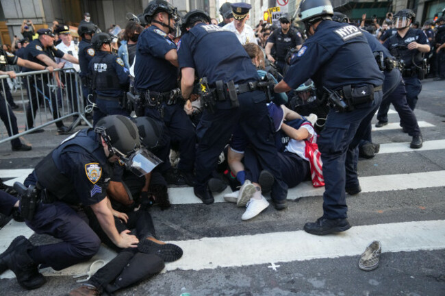 new-york-new-york-usa-10th-june-2025-members-oft-the-nypd-strategic-response-group-srg-arrest-people-protesting-against-ice-raids-and-deportations-across-new-york-and-the-us-in-foley-square-on