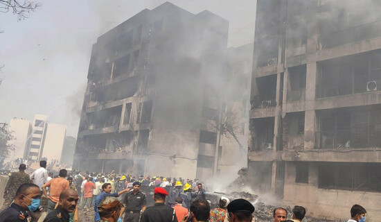 ahmedabad-india-12th-june-2025-250612-ahmadabad-june-12-2025-xinhua-people-and-rescuers-are-seen-at-a-site-of-a-plane-crash-in-ahmedabad-of-indias-gujarat-state-june-12-2025-an-air