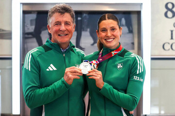 kate-oconnor-poses-for-a-picture-with-her-silver-medal-with-her-father-and-coach-michael