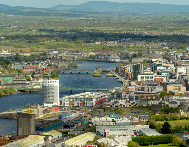 aerial-view-downtown-limerick-on-shannon-clarion-hotel-limerick-county-clare-limerick-ireland-ie-europe-aerial-view