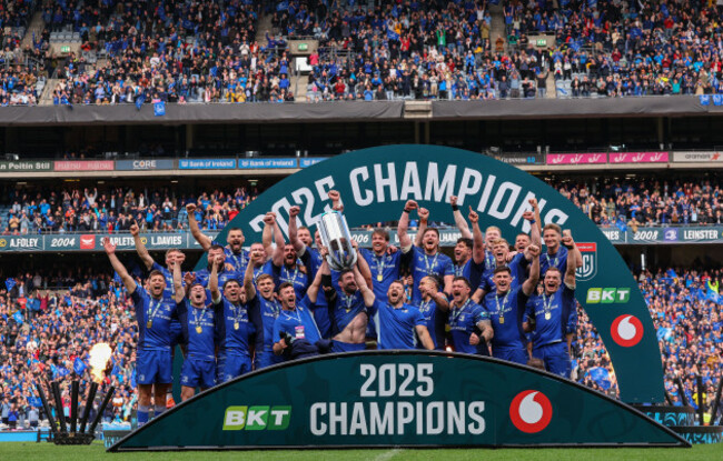 the-leinster-team-lift-the-trophy