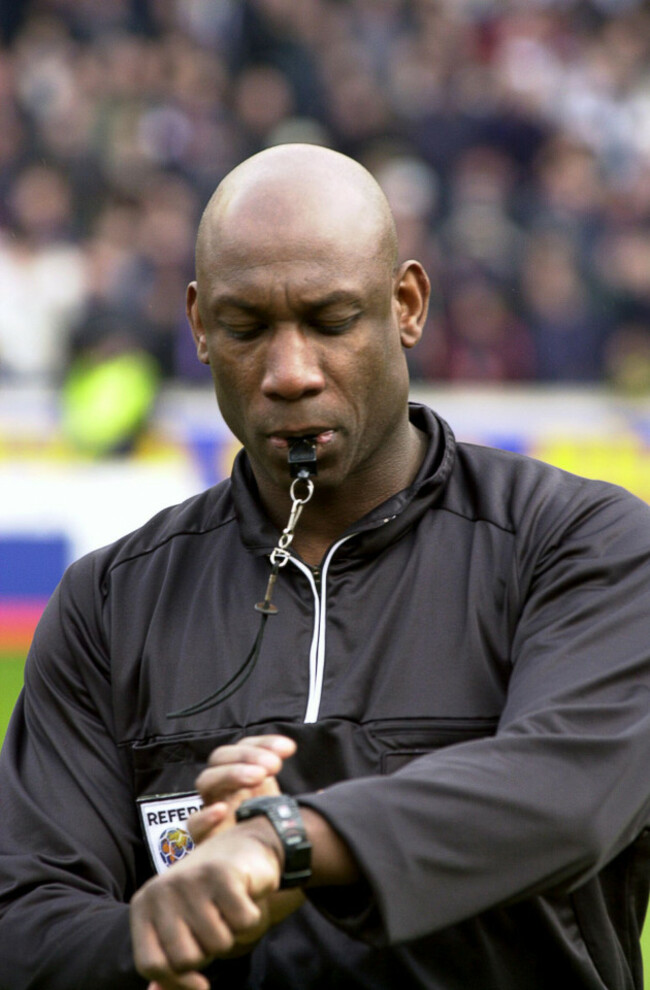 referee-uriah-rennie-18032001