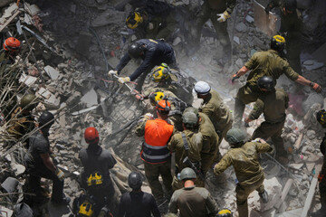 israeli-soldiers-search-for-survivors-amid-the-rubble-of-residential-buildings-destroyed-by-an-iranian-missile-strike-in-bat-yam-central-israel-on-sunday-june-15-2025-ap-photoariel-schalit