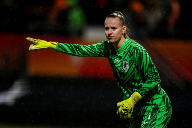 the-hague-netherlands-03rd-dec-2024-the-hague-netherlands-december-3-netherlands-goalkeeper-daphne-van-domselaar-gestures-during-the-international-friendly-match-between-netherlands-and-united