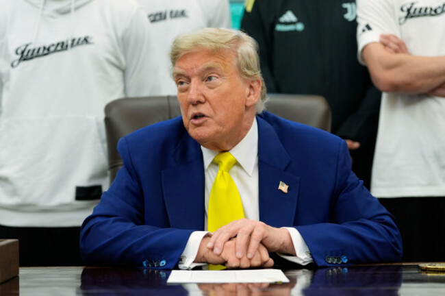 president-donald-trump-meets-with-members-of-the-juventus-soccer-club-in-the-oval-office-of-the-white-house-wednesday-june-18-2025-in-washington-ap-photoalex-brandon