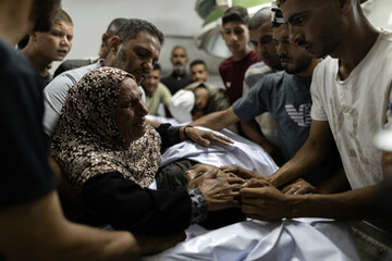 gaza-gaza-palestine-18th-june-2025-june-18-2025-gaza-city-palestinians-bury-the-bodies-of-their-relatives-killed-yesterday-evening-at-an-aid-distribution-area-in-the-sudanese-area-northwest-of