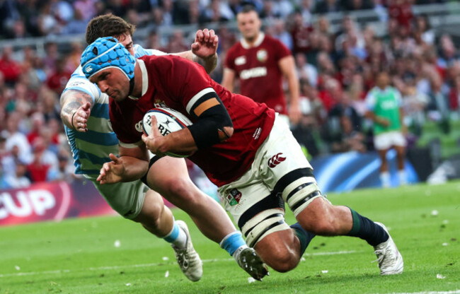 tadhg-beirne-scores-their-second-try-despite-boris-wenger