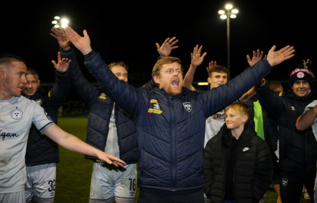 damien-duff-celebrates-after-the-game