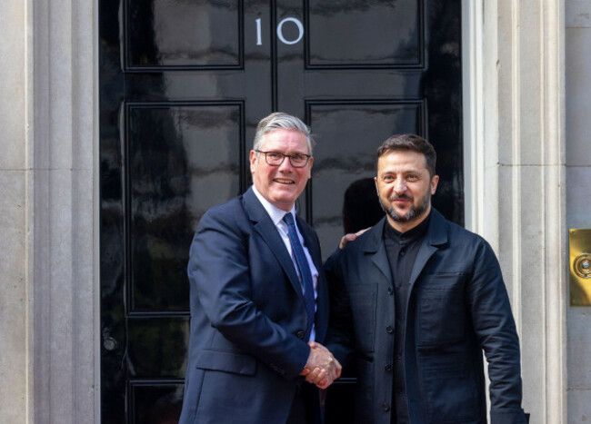 london-uk-23rd-june-2025-volodymyr-zelensky-president-of-ukraine-visits-10-downing-street-for-talks-with-uk-prime-minister-keir-starmer-credit-karl-blackalamy-live-news