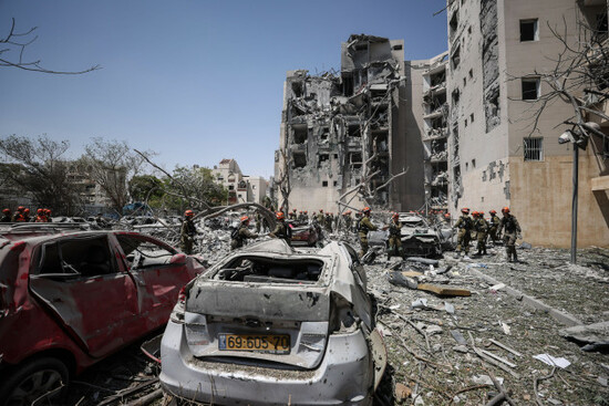 june-24-2025-beer-sheva-beer-sheva-israel-israeli-rescue-teams-operate-at-the-scene-of-a-missile-strike-on-a-residential-area-in-beer-sheva-southern-israel-24-june-2025-according-to-the-isr