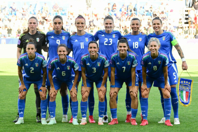 250530-players-of-italy-pose-for-a-team-photo-ahead-of-the-womens-nations-league-football-match-between-italy-and-sweden-on-may-30-2025-in-parma-top-left-goalkeeper-laura-giuliani-martina-piemont