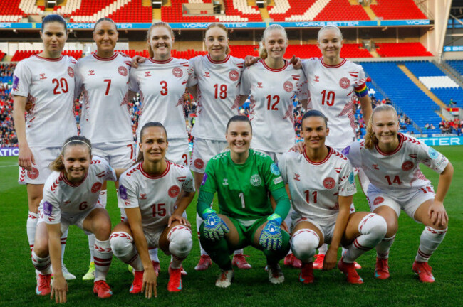 cardiff-uk-04th-apr-2025-cardiff-wales-april-4th-2025-denmark-team-photo-before-the-uefa-womens-nations-league-football-match-between-wales-and-denmark-at-cardiff-city-stadium-in-cardiff-wales