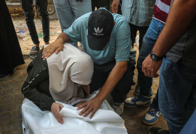 gaza-24th-june-2025-palestinians-mourn-a-victim-killed-at-an-aid-distribution-site-near-the-netzarim-corridor-in-central-gaza-strip-at-a-hospital-in-gaza-city-on-june-24-2025-at-least-70-palest