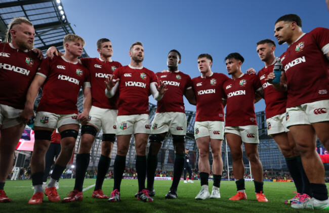 elliot-daly-speaks-to-the-team-after-the-game