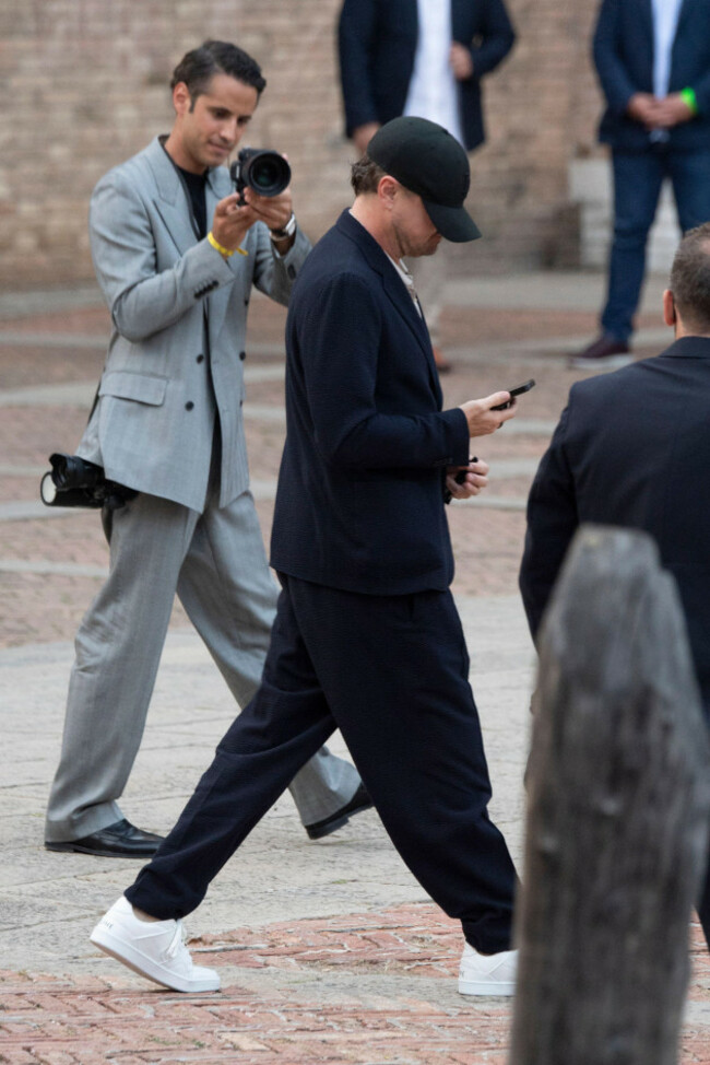 leonardo-di-caprio-jeff-bezos-and-lauren-sanchez-wedding-arrivals-at-campo-della-madonna-dellorto-venice-italy-26th-june-2025-sgpitalia-id-133516_002-not-exclusive-credit-sipa-usalamy