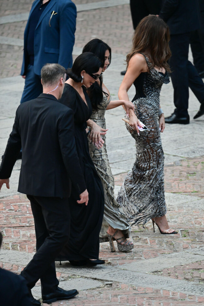 italy-26th-june-2025-kris-jenner-kim-kardashian-khloe-kardashian-jeff-bezos-and-lauren-sanchez-wedding-arrivals-at-campo-della-madonna-dellorto-venice-italy-26th-june-2025-sgpitalia-id-1