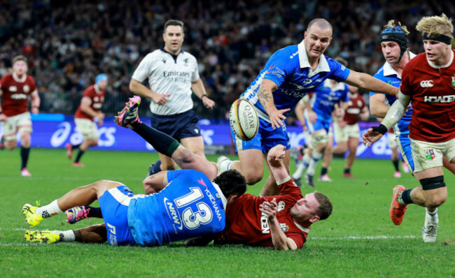 finn-russell-is-tackled-by-matty-proctor