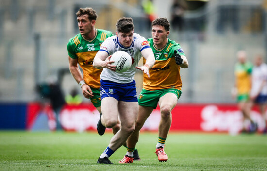 stephen-ohanlon-is-challenged-by-hugh-mc-fadden-and-finnbarr-roarty