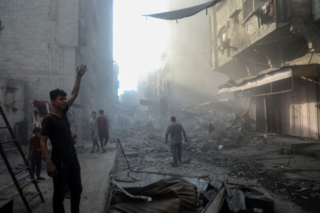 gaza-27th-june-2025-palestinians-are-seen-near-a-site-of-an-israeli-airstrike-in-gaza-city-on-june-27-2025-at-least-40-palestinians-were-killed-by-israeli-gunfire-and-shelling-across-the-gaza-st