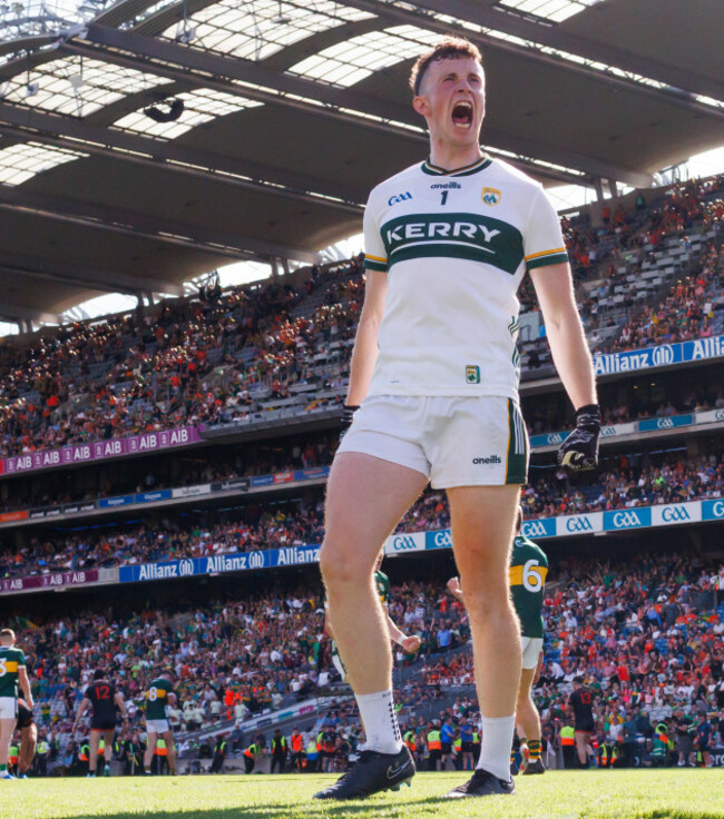 shane-ryan-celebrates-at-the-final-whistle