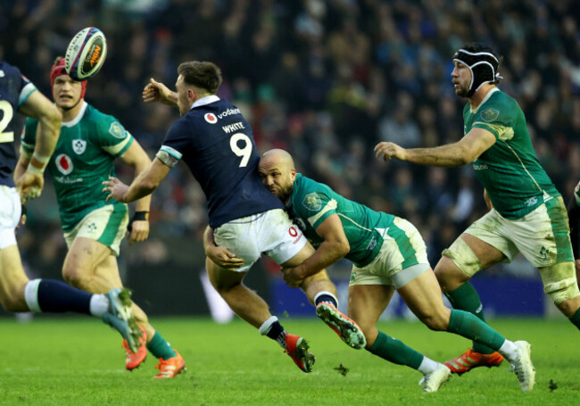 jamison-gibson-park-tackles-ben-white