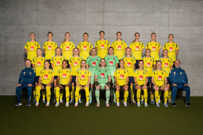 250630-the-swedish-womens-national-football-team-poses-for-a-team-photo-ahead-of-the-uefa-womens-euro-2025-championship-on-june-30-2025-in-cham-top-row-from-the-left-ellen-wangerheim-nathalie-bj