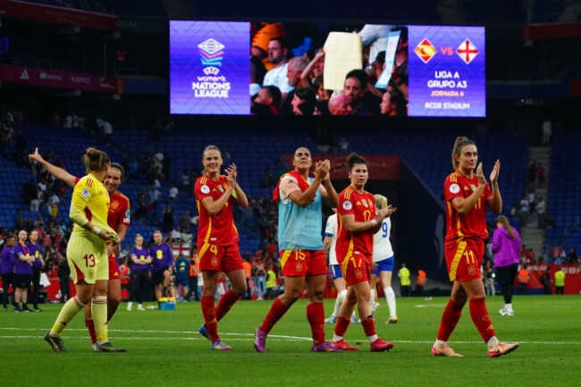 barcelona-spain-04th-june-2025-spain-women-players-greeting-the-fans-at-full-time-during-the-uefa-womens-nations-league-match-league-a-group-a3-matchday-6-between-spain-and-england-played-at-r